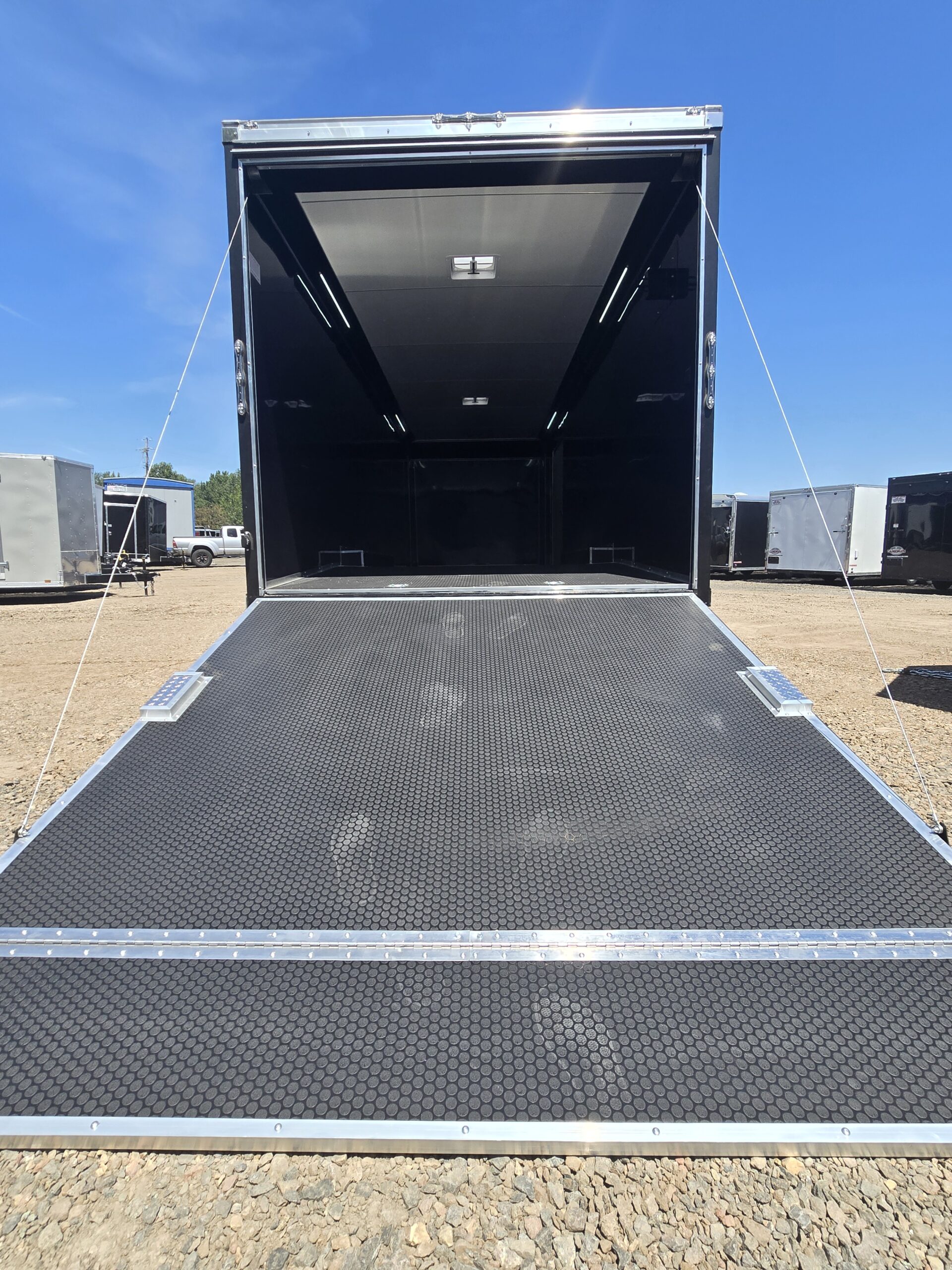 2024 Eliminator by Cargo Mate 8.5×22 9800GVW Race Car Hauler 7’3″ Rear door Opening Blue Interior - Image 3