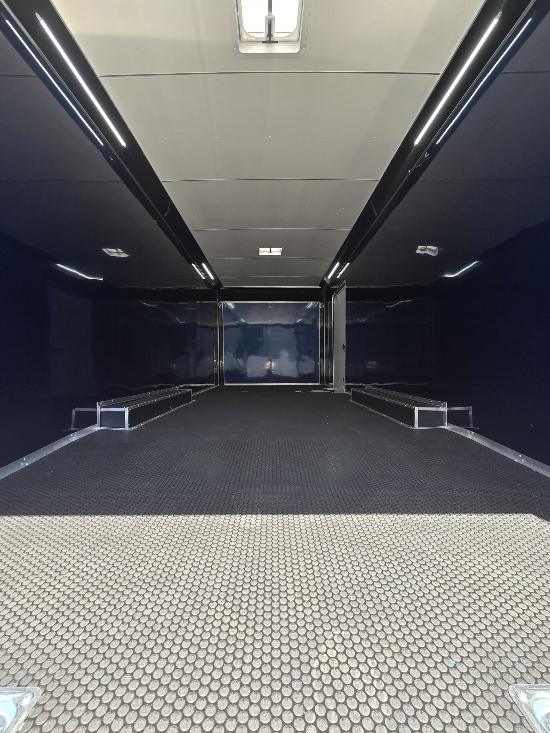 2024 Eliminator by Cargo Mate 8.5×22 9800GVW Race Car Hauler 7’3″ Rear door Opening Blue Interior - Image 5