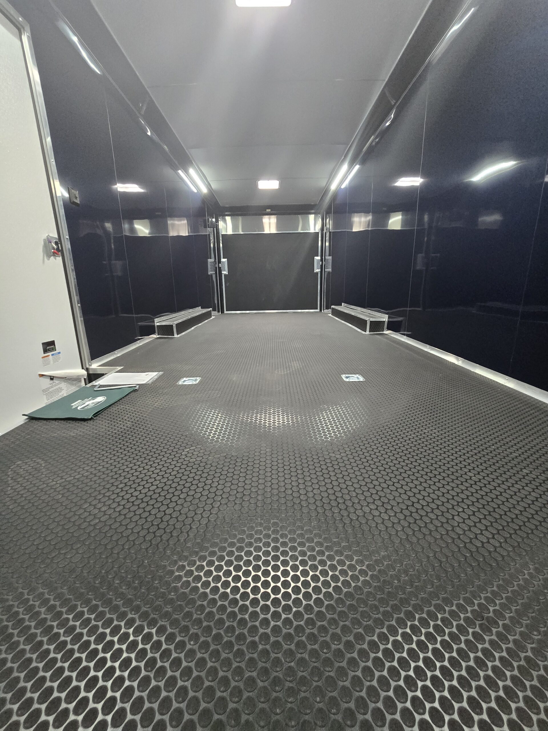 2024 Eliminator by Cargo Mate 8.5×22 9800GVW Race Car Hauler 7’3″ Rear door Opening Blue Interior - Image 6