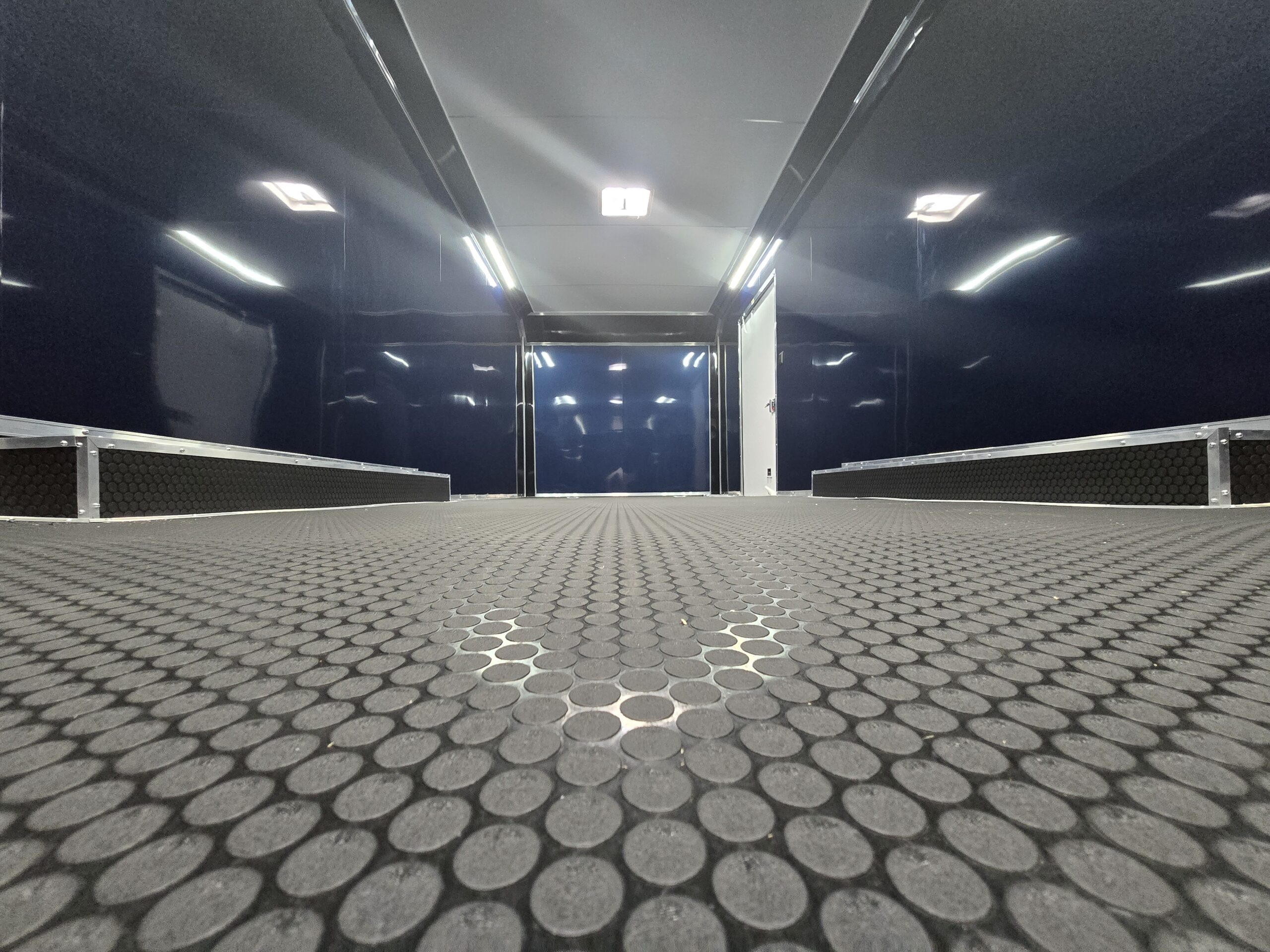 2024 Eliminator by Cargo Mate 8.5×22 9800GVW Race Car Hauler 7’3″ Rear door Opening Blue Interior - Image 7