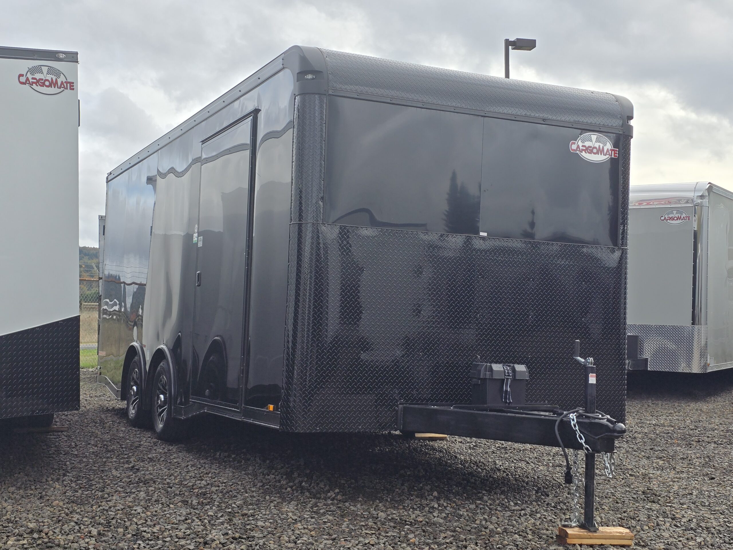 2025 Eliminator by Cargo Mate 8.5×20 9800GVW Vehicle Hauler 6’9″ Rear door Opening - Image 4