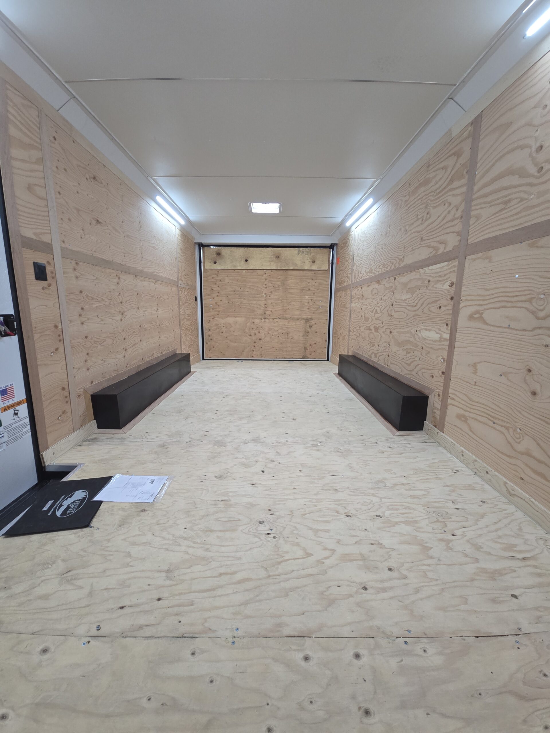 2025 Eliminator by Cargo Mate 8.5×20 9800GVW Vehicle Hauler 6’9″ Rear door Opening - Image 6