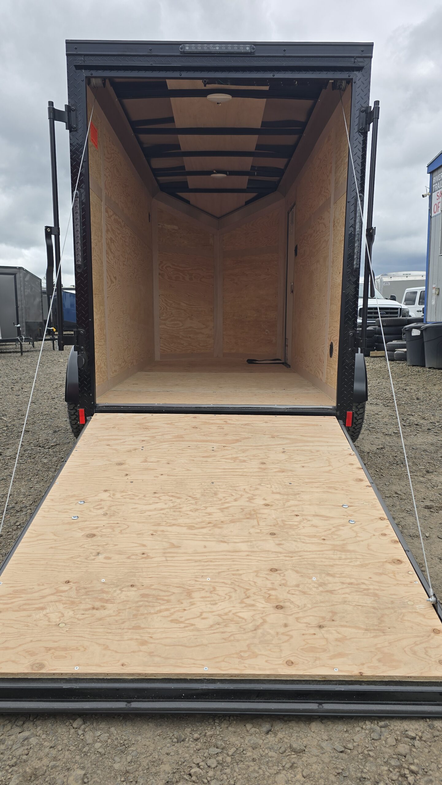 2026 Cargo Mate 5×10 Enclosed Cargo Tailer 12″ Extra Height Apex Tires Pure Black - Image 2