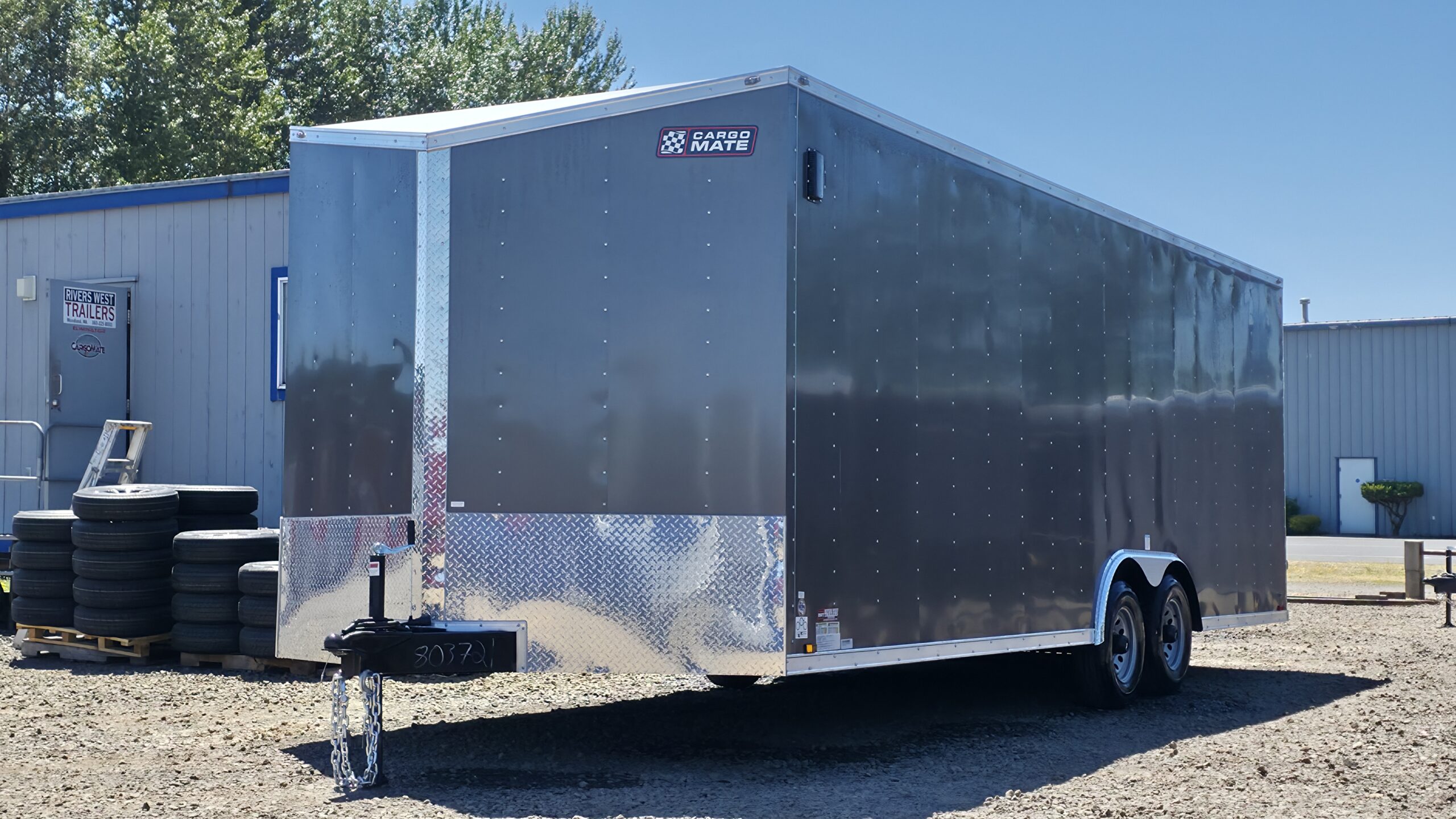 2025 E-Series by Cargo Mate 8.5×24 9800GVW Extra Height Enclosed Car Hauler Cargo - Image 2