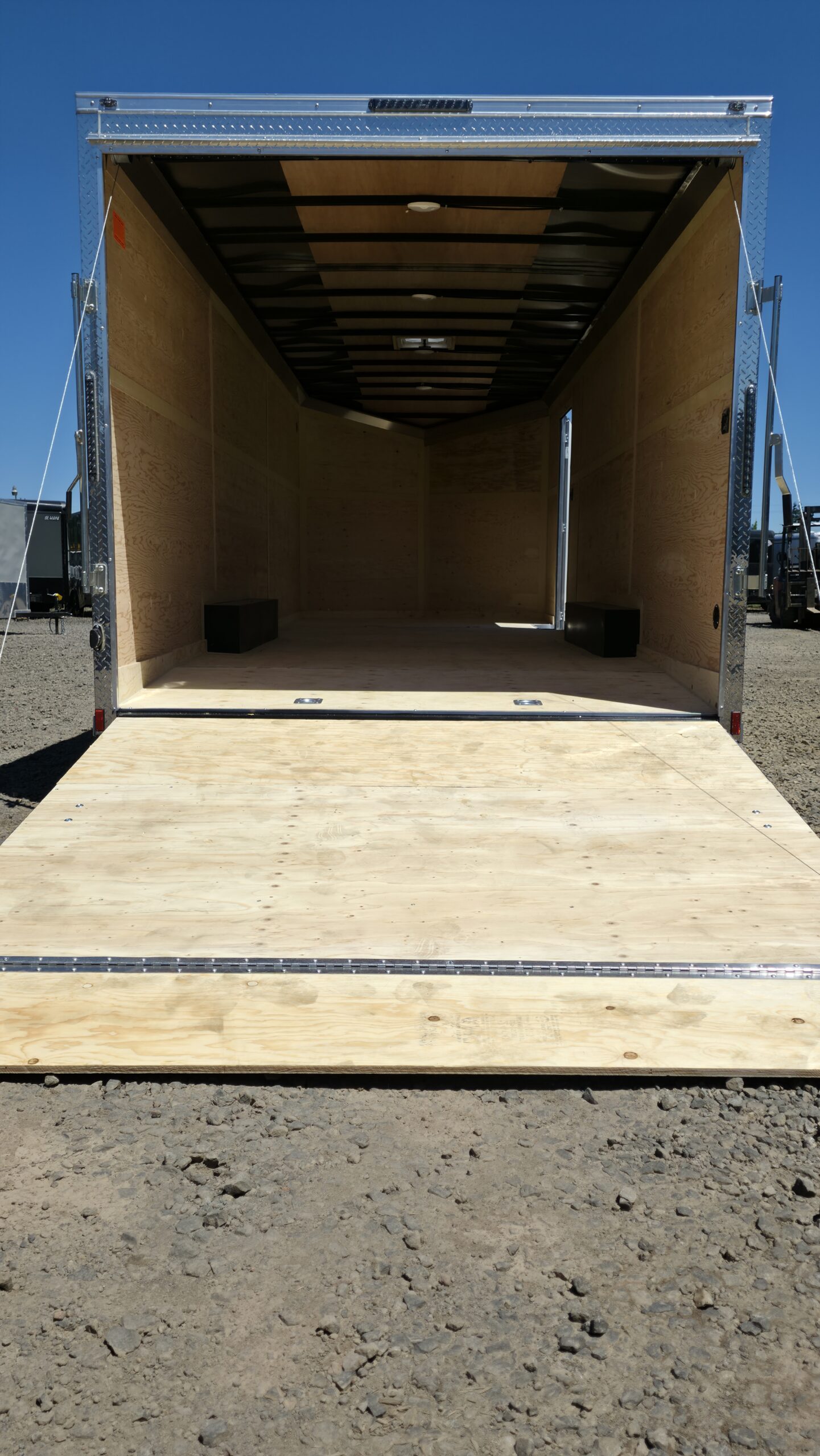 2025 E-Series by Cargo Mate 8.5×24 9800GVW Extra Height Enclosed Car Hauler Cargo - Image 5