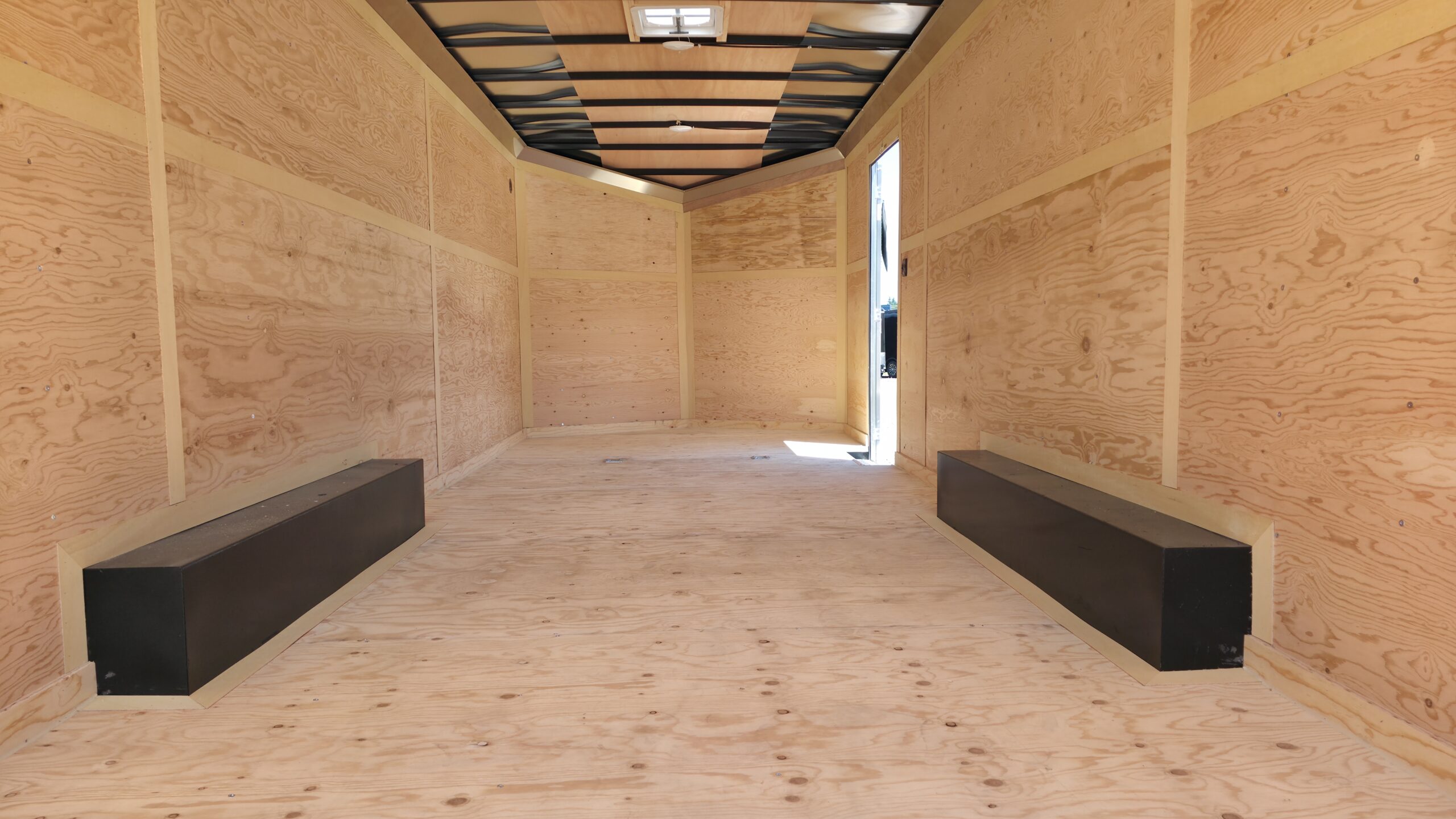 2025 E-Series by Cargo Mate 8.5×24 9800GVW Extra Height Enclosed Car Hauler Cargo - Image 6